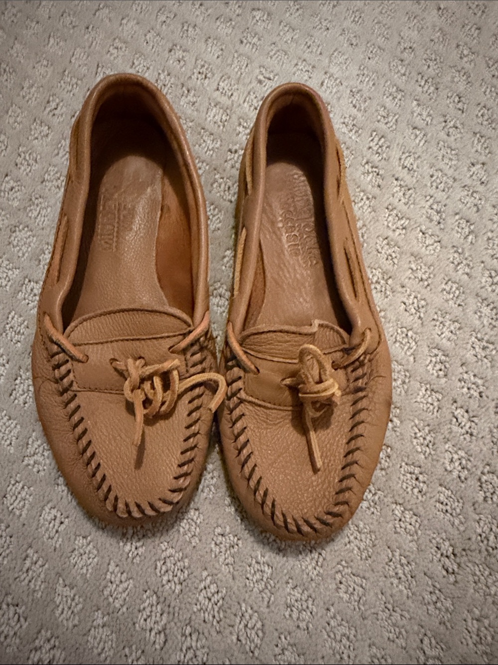 Minnetonka Tan Leather Moccasin Loafers size 6